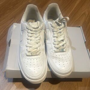 Preown size 9.5 Air Force 1’s